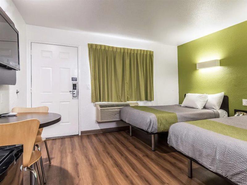 Motel 6 Ontario Airport Bagian luar foto