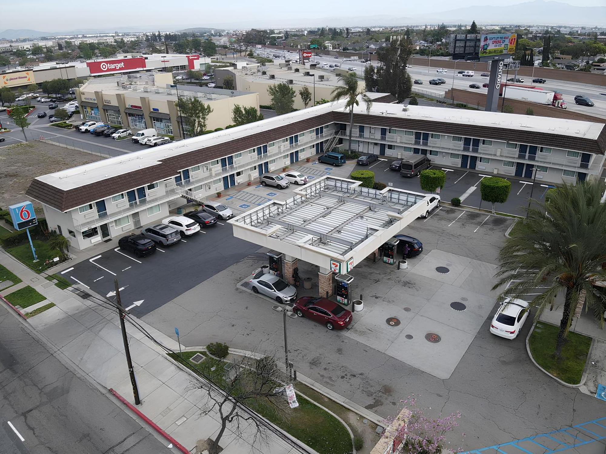 Motel 6 Ontario Airport Bagian luar foto