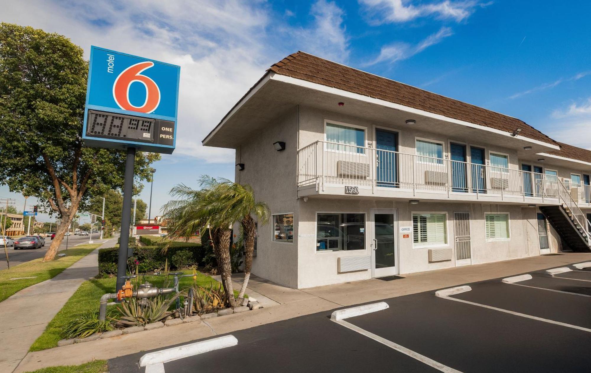 Motel 6 Ontario Airport Bagian luar foto