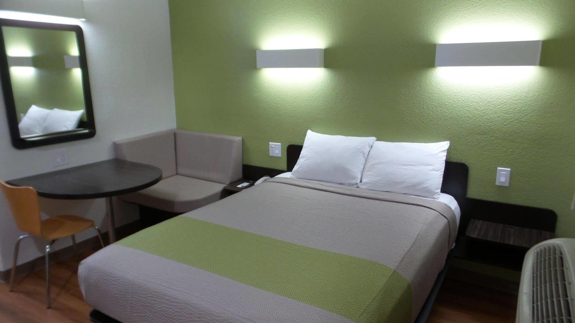Motel 6 Ontario Airport Bagian luar foto