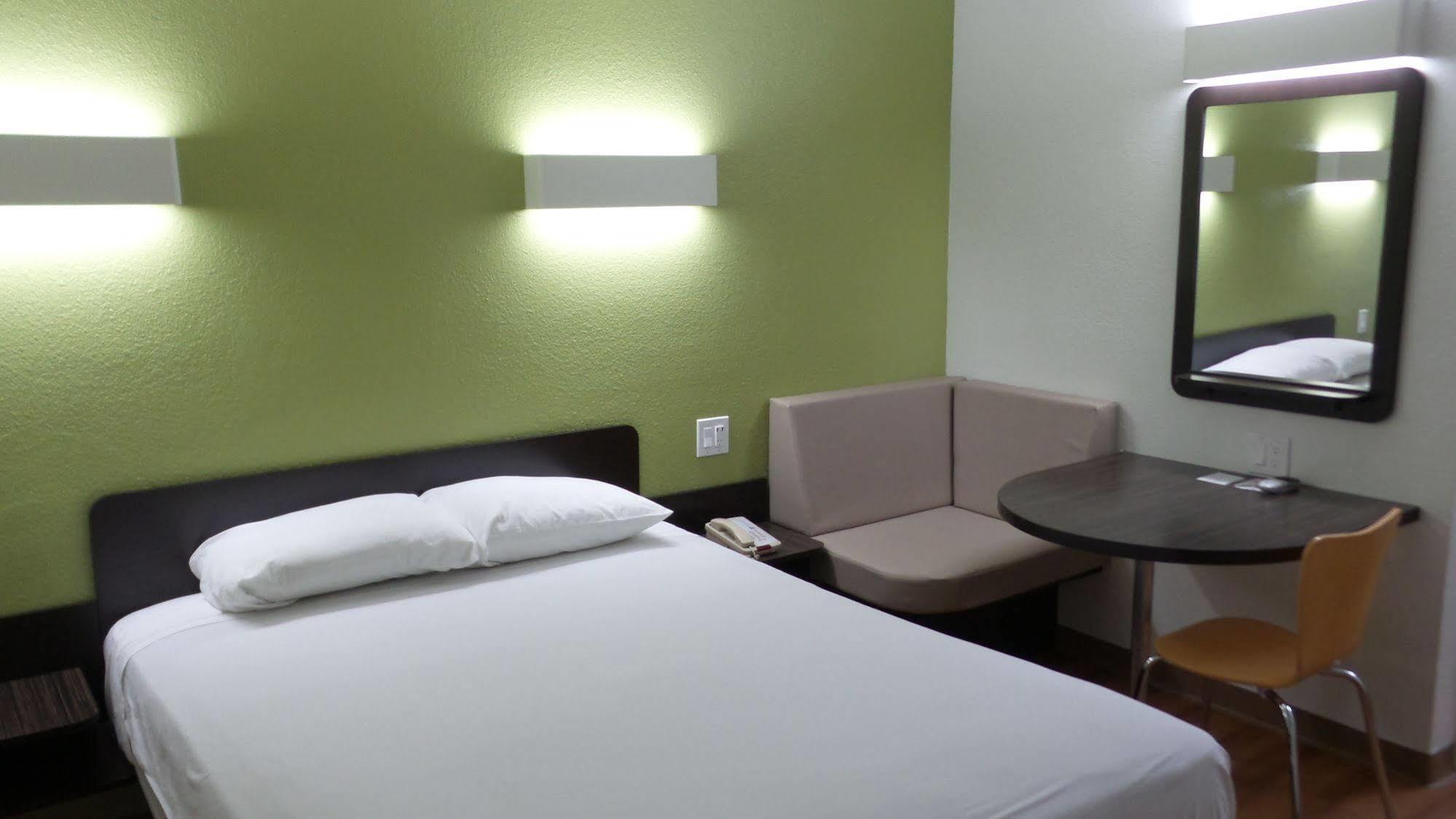 Motel 6 Ontario Airport Bagian luar foto