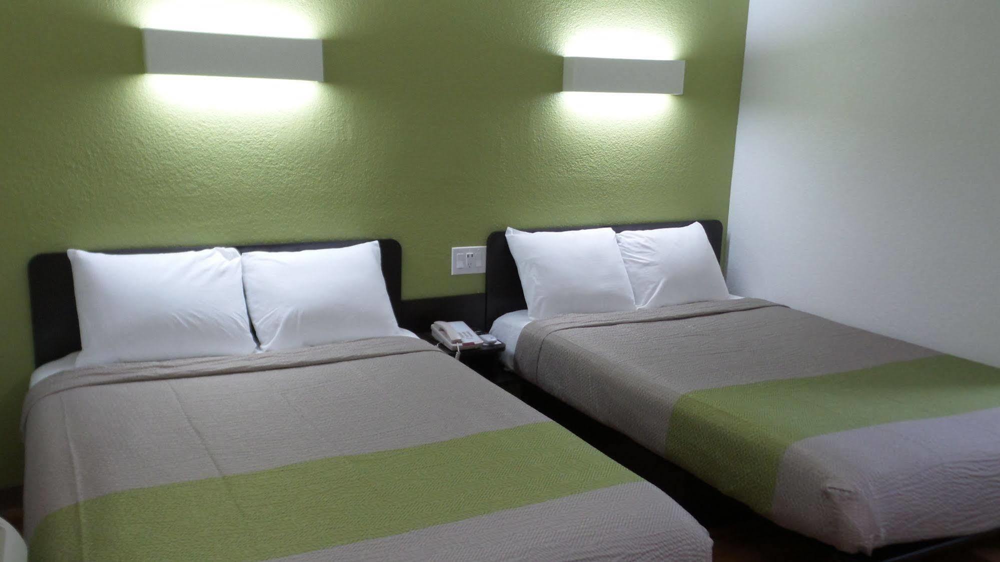 Motel 6 Ontario Airport Bagian luar foto