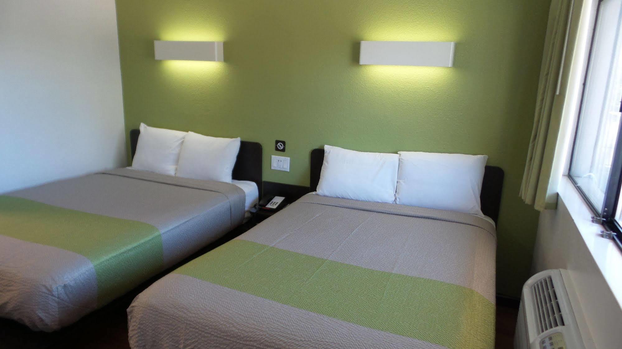 Motel 6 Ontario Airport Bagian luar foto
