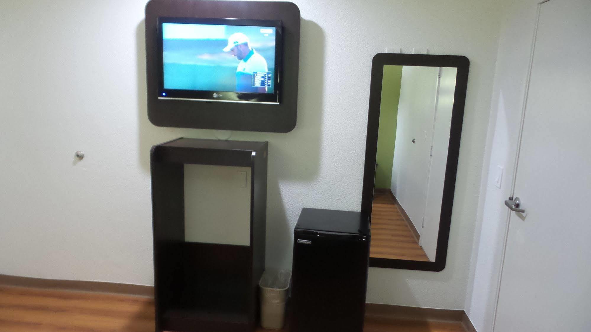 Motel 6 Ontario Airport Bagian luar foto