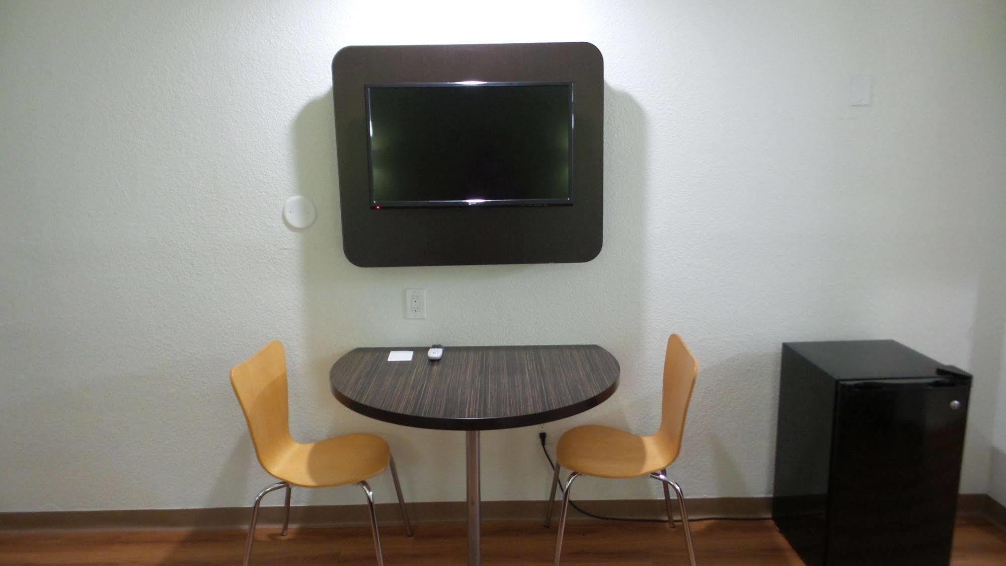 Motel 6 Ontario Airport Bagian luar foto