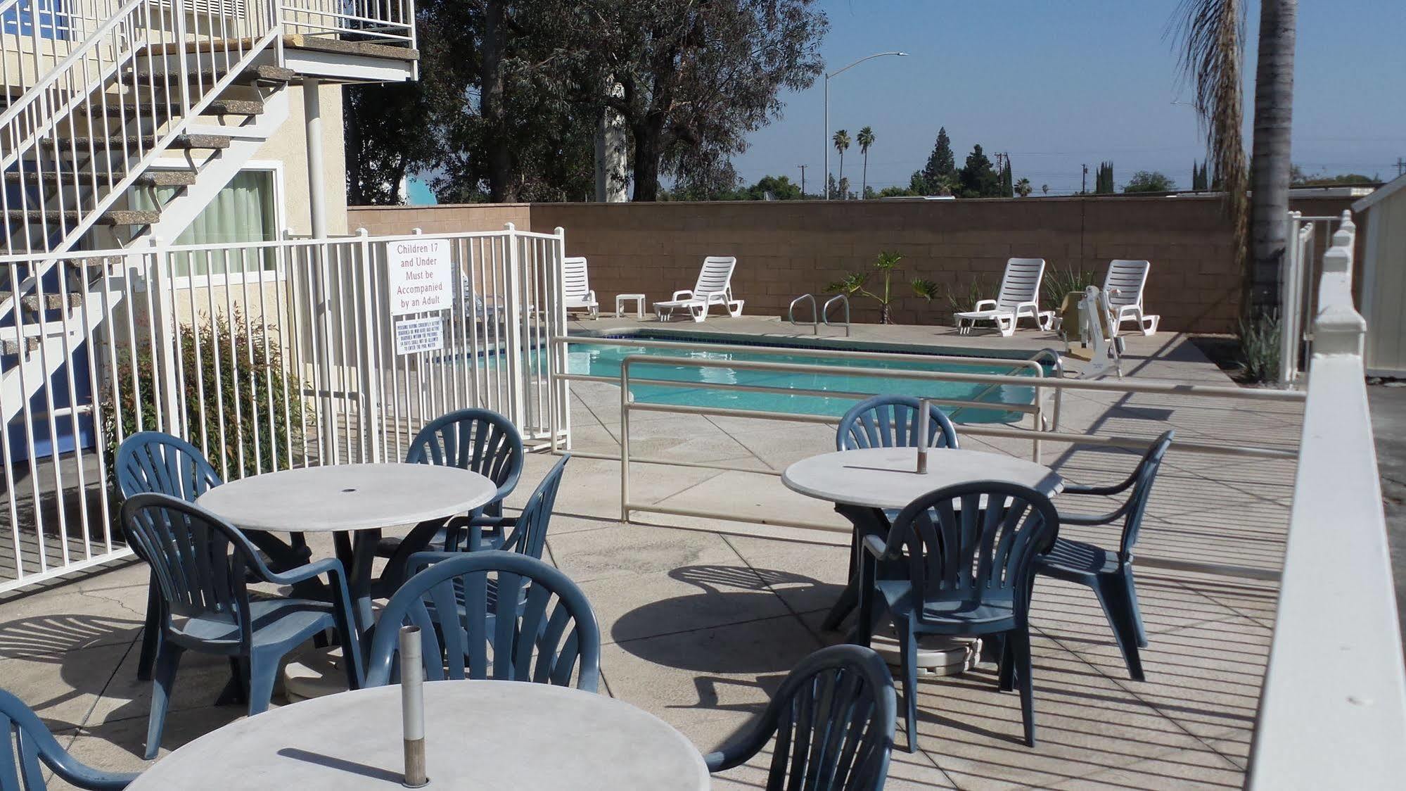 Motel 6 Ontario Airport Bagian luar foto