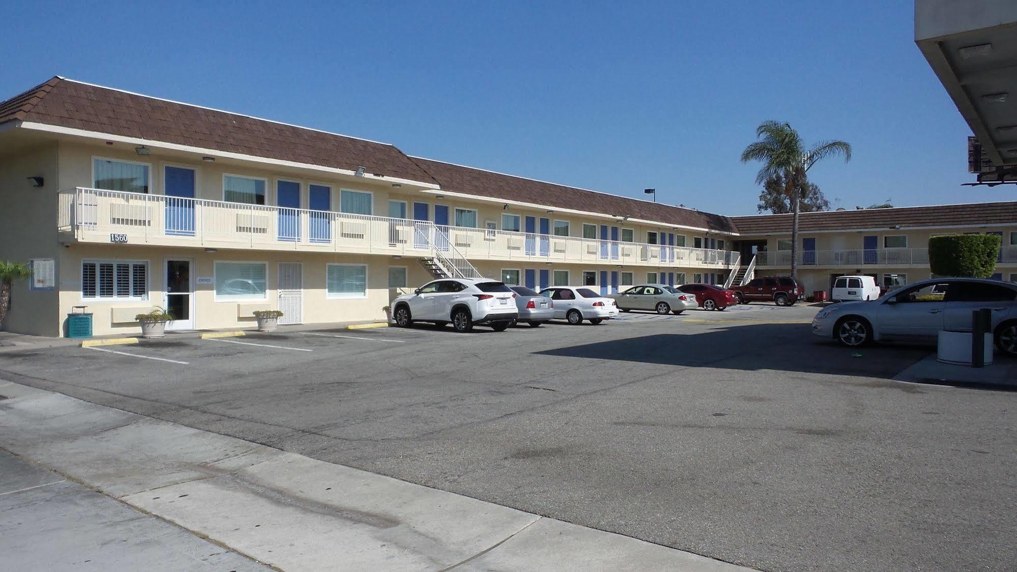 Motel 6 Ontario Airport Bagian luar foto