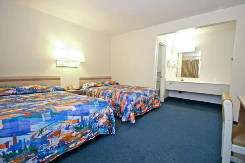 Motel 6 Ontario Airport Bagian luar foto